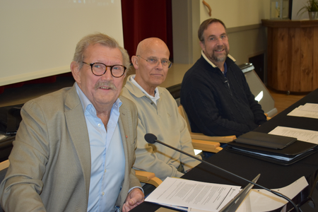 kommunfullmäktiges presidium, Jan Ulvemark (S) ordf, Nils-Olof Bengtsson (M) 1:e vice ordf, Göran Hahne (DemR), 2:e vice ordf.
