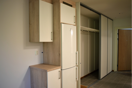 Kylskåp och garderob i nybyggd lägenhet i Bovall