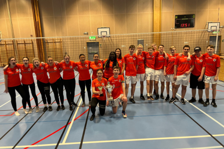 Segrerbild på Sotenässkolan efter volleybollturnering